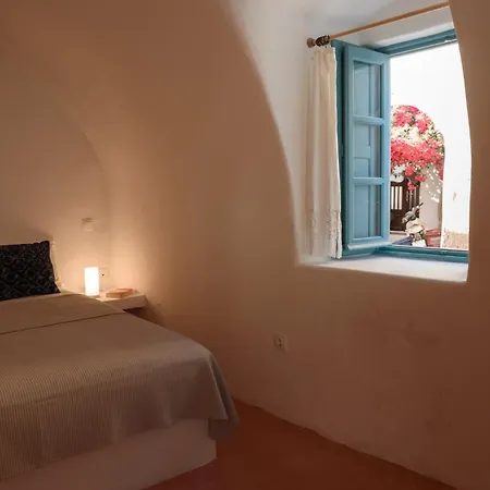 Santorinio Yellow House Ferienhaus