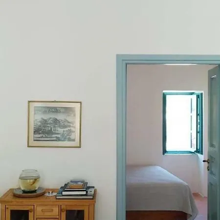 Ferienhaus Santorinio Yellow House Éxo Goniá